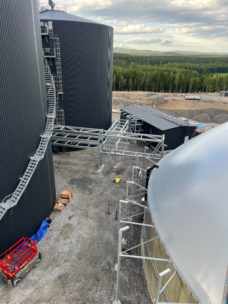 Montage av rörgata mellan tankar - industrimontage Kalmar län